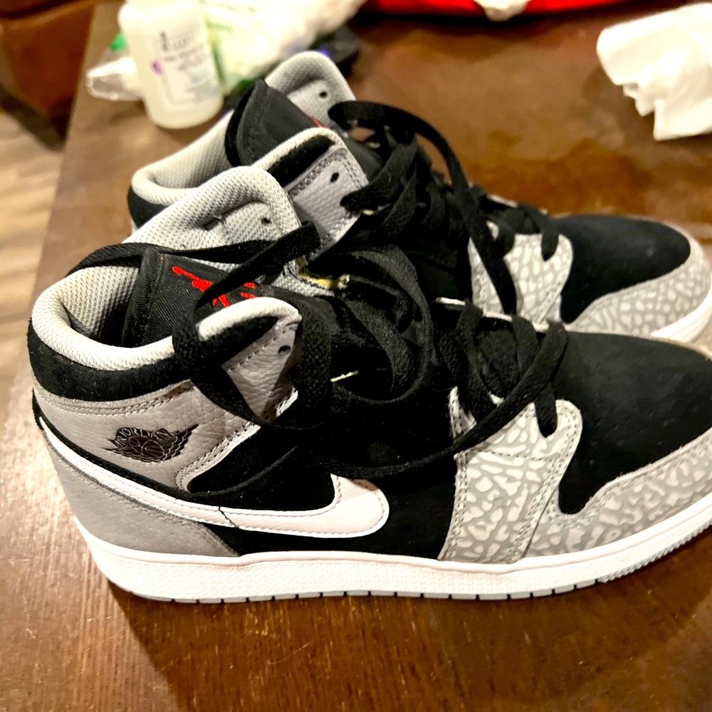 Jordan 1 mid SE size 6.5 Youth. Cheetah style
